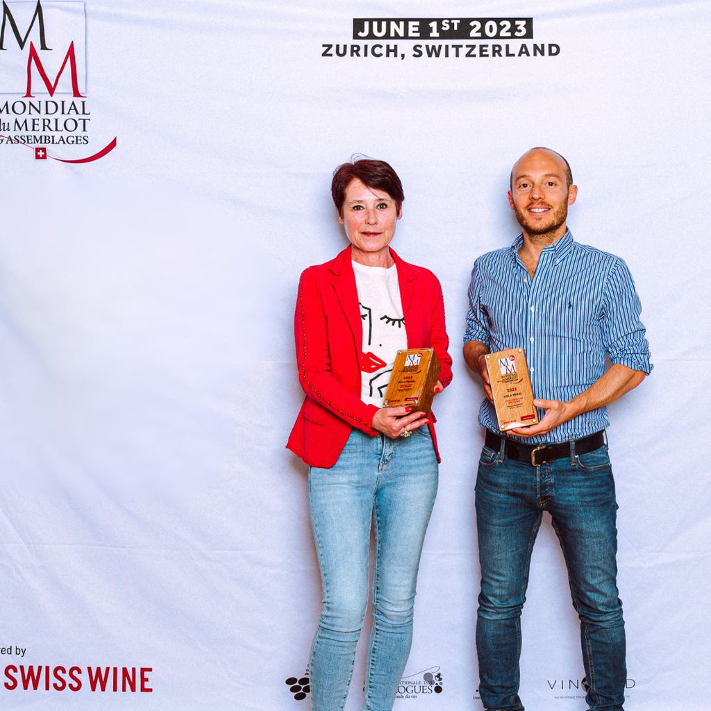 Gli enologi di Matasci vini ritirano il premio al Mondial du Merlot 2023